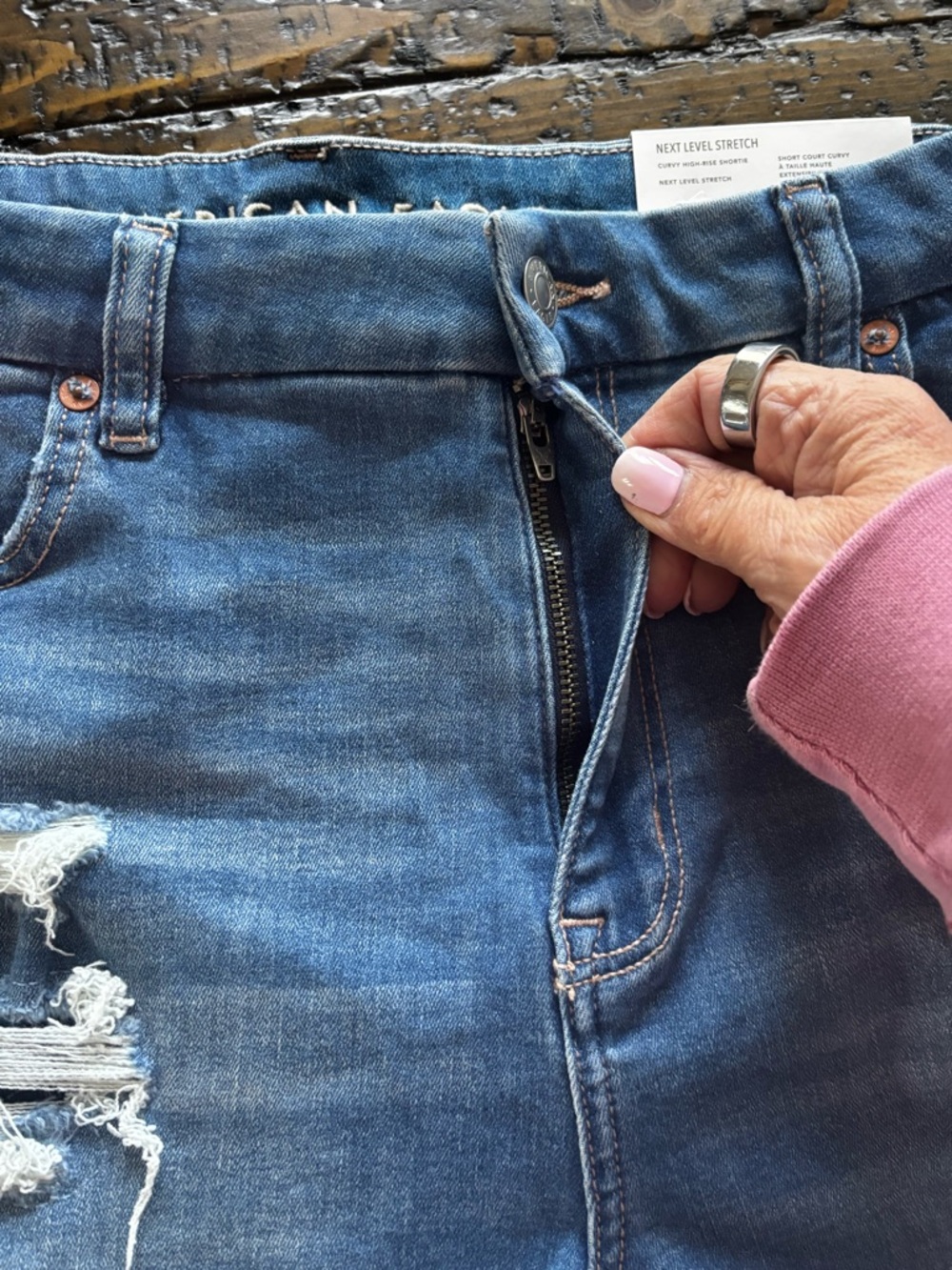 NWT American Eagle Curvy High-Rise Shortie Distressed Jean Shorts - 16 / 33W - Picture 2 of 9